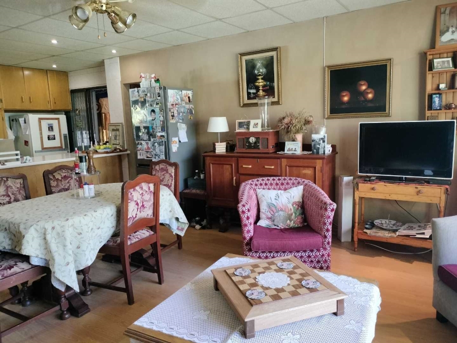 4 Bedroom Property for Sale in Langenhovenpark Free State